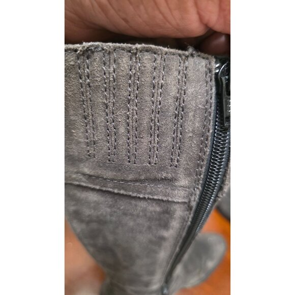 Born Women's Grey Suede Knee-High Riding Boots Side Zippers size 7 - Picture 9 of 10